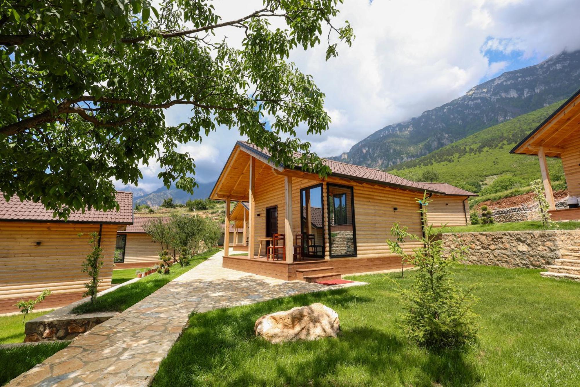 Bujtina Kapinova Hotel Berat Exterior photo